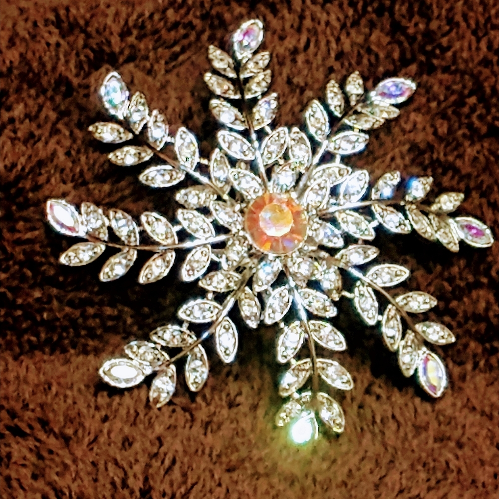 Avon silver plate and rhinestone brooch